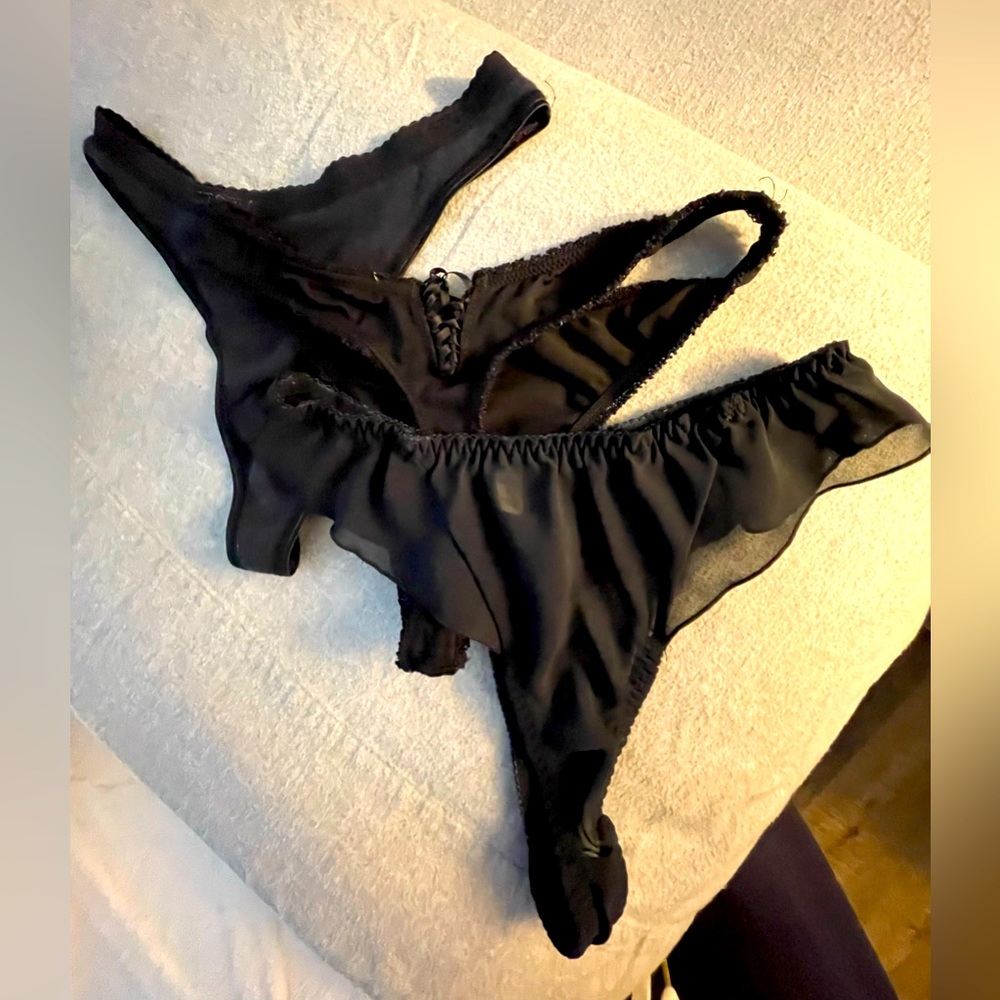 (3) VS Black Thongs